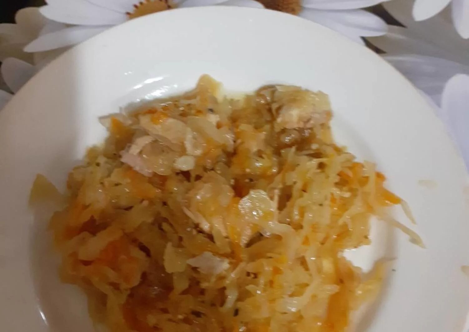 Тушеная капуста с курицей. ПП тушеная капуста. Тушеная капуста с куриной грудкой. Тушеная капуста с курицей ПП.