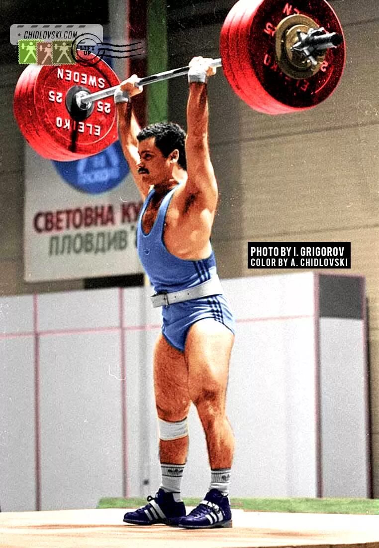 Weight lifting 3. Bulgaria Weightlifting. Болгарский штангист с большими ногами.