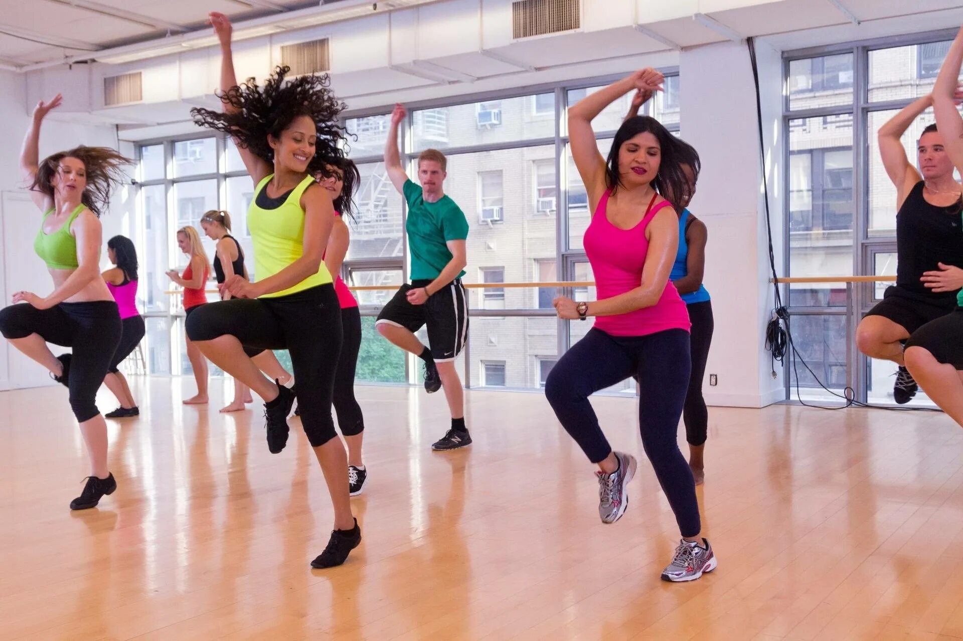 Танцы Zumba Fitness. Хай-Импакт аэробика. Танцевальная аэробика для похудения. База танцевальных спортсменов