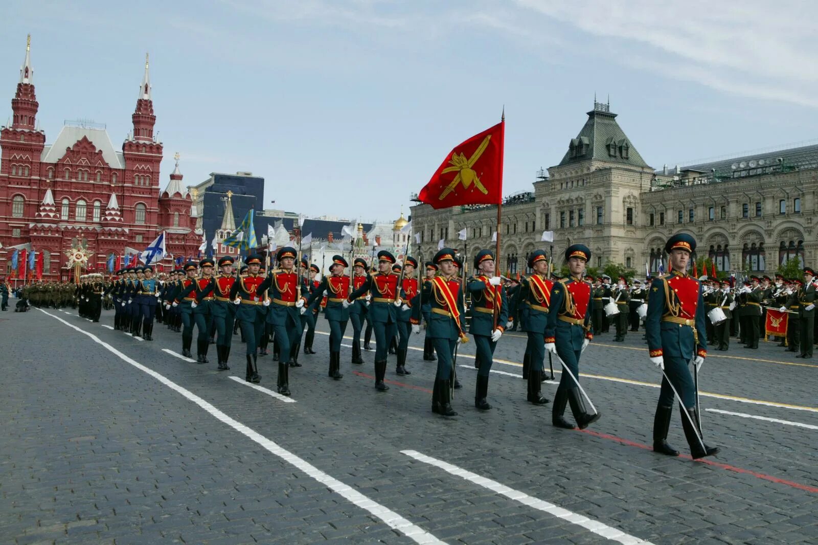 Парада победы 9. Парад Победы 2008 года на красной площади в Москве. День Победы парад. Торжественный парад. Праздничный парад 9 мая.