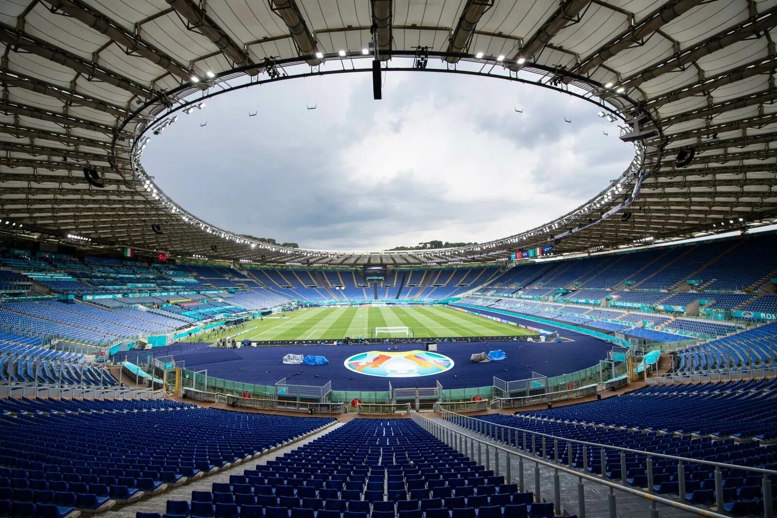 Стадионы италии. Стадион "Олимпико" в Риме, Италия. Стадион Олимпико Рим. Stadio Olimpico стадион.