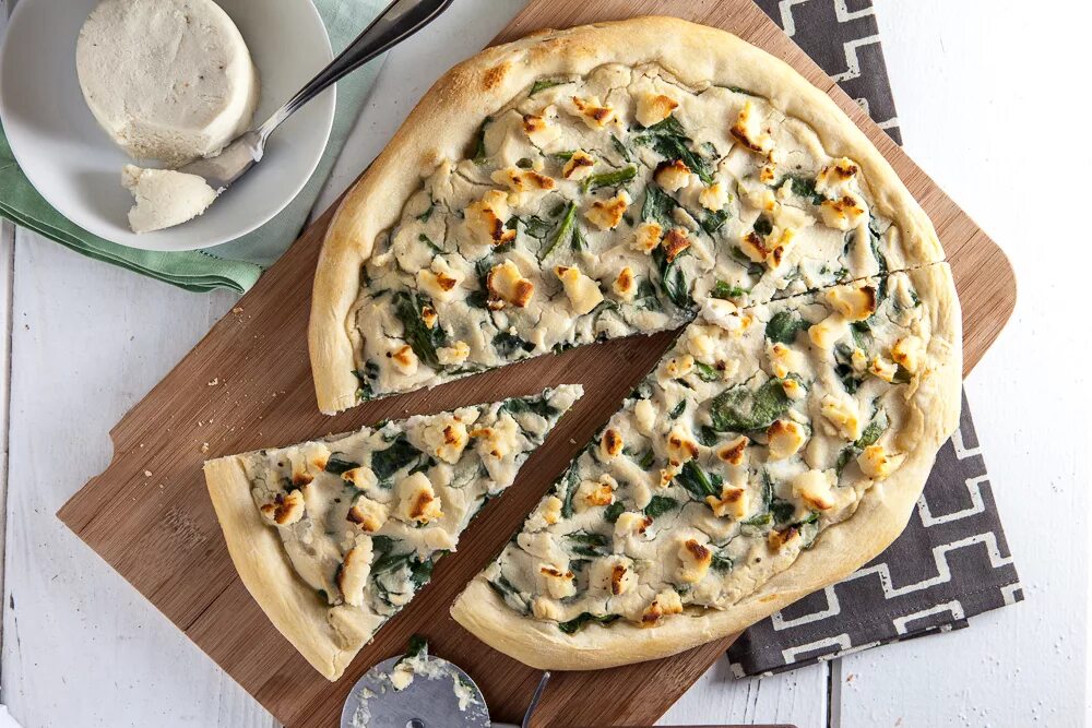 начинка для пиццы. пицца ингредиенты для начинки. начинка для пиццы. аппетитная пицца. пицца без начинки.