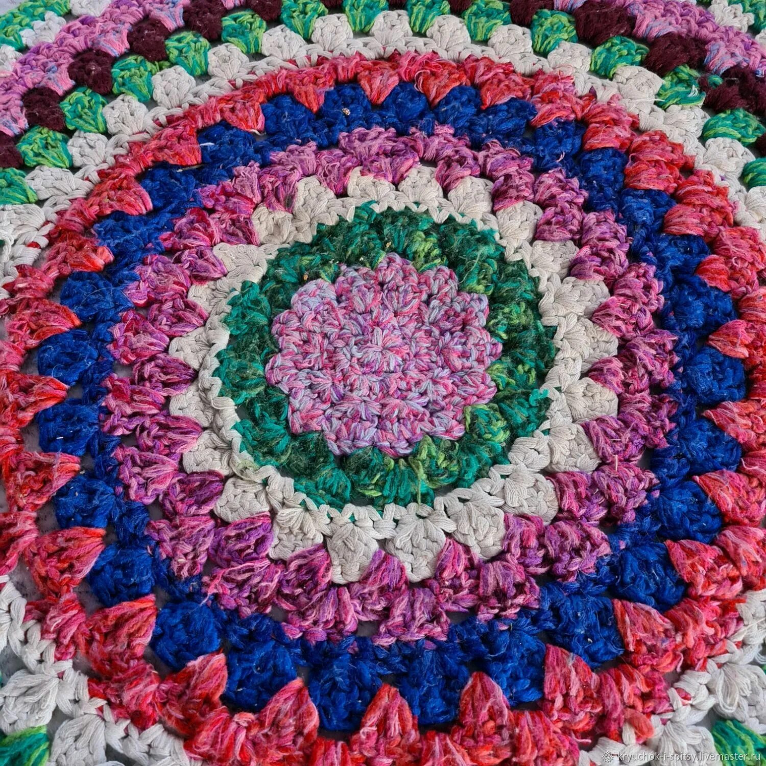 Рельефные ковры крючком. Круглый коврик спицами. Рельефные ковры крючком. Ковёр лотос из полиэфирного шнура. Астрой ковров.