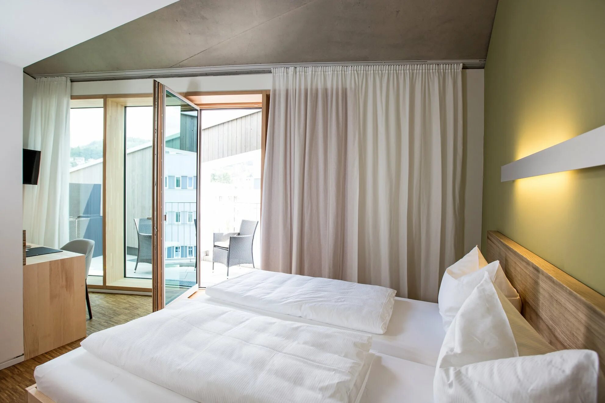 Белоруссия грин парк отель. Зеленый город отель. Грин сити отель. Green city hotel минск. Притыцкого, 156, минск.