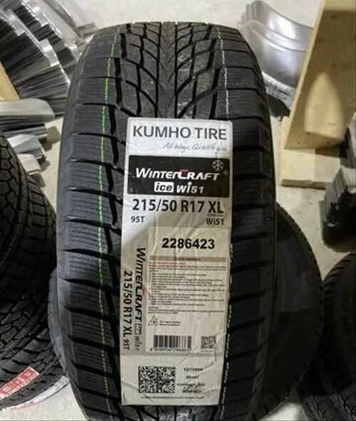 Kumho 215 50 r17. Kumho wi51. 2327523 R18/215/55 Автошина Kumho Wi-51. 225/50r17 98t Kumho wi51. Кумхо wi51 фото.