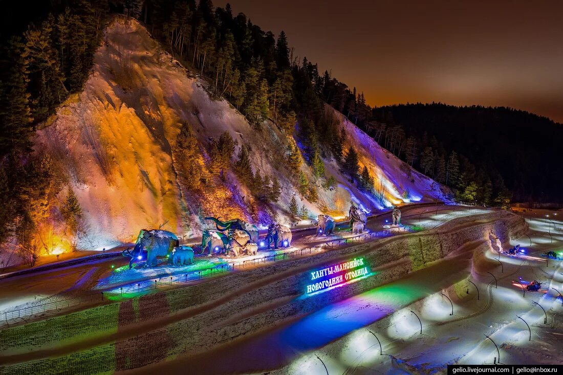 Ханты куда можно сходить. Ханты мансийск арена. Ханты-мансийск центральная площадь. Ханты куда можно сходить. Достопримечательности ханты-мансийска.