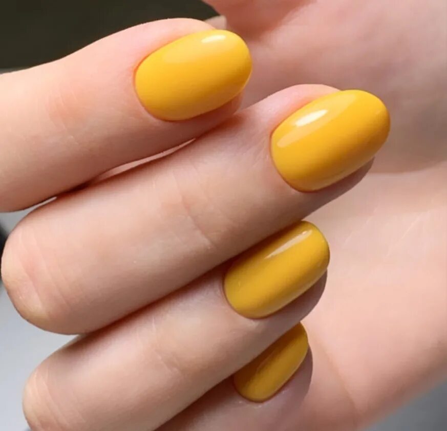 Жёлтый лак для ногтей. Ногти горчичного цвета. Горчичный гель. Маникюр с жёлтым цветом. Желтый лак.