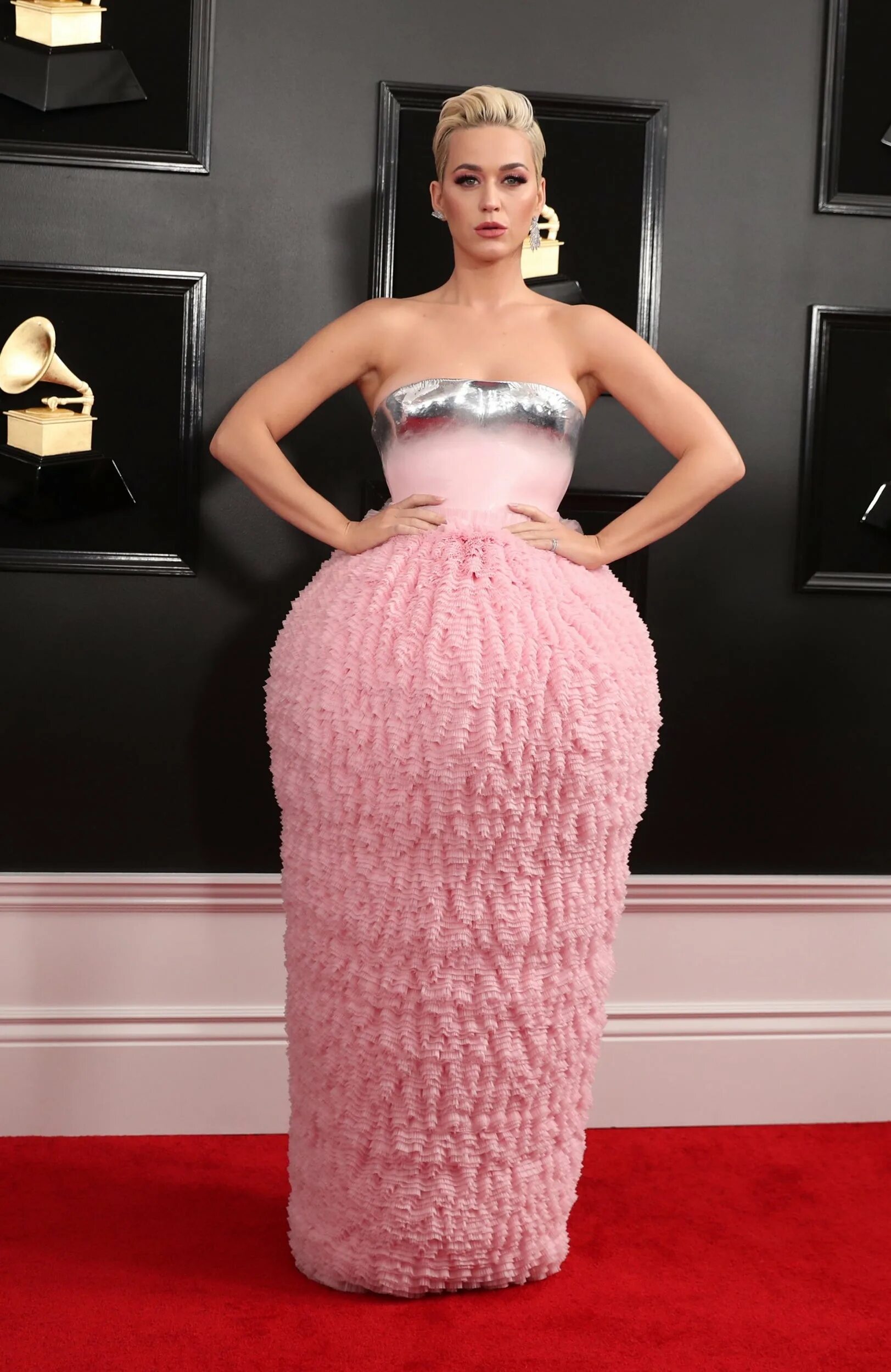 Леди Гага Грэмми 2019. Кэти Перри смешные платья. Нелепые платья. Самые нелепые платья.