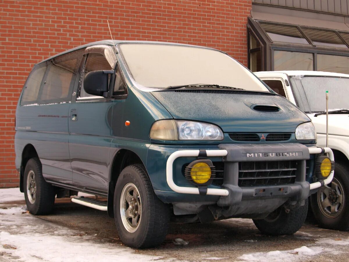 Delica поколения. Митсубиси l400. Мицубиси Делика l400. Mitsubishi Delica 400. Мицубиси l 300, l 400.