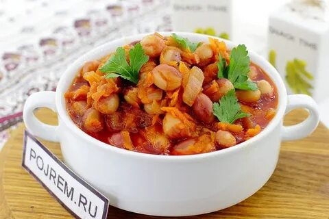 Тушеная фасоль с овощами в томатном соусе