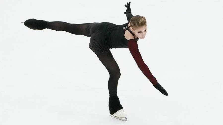 Короткая программа плющенко. Эмиль каримов фигурист. Евгений плющенко бильман. Семененко фигурист произвольная программа олимпиада. Софья акатьева фигуристка.