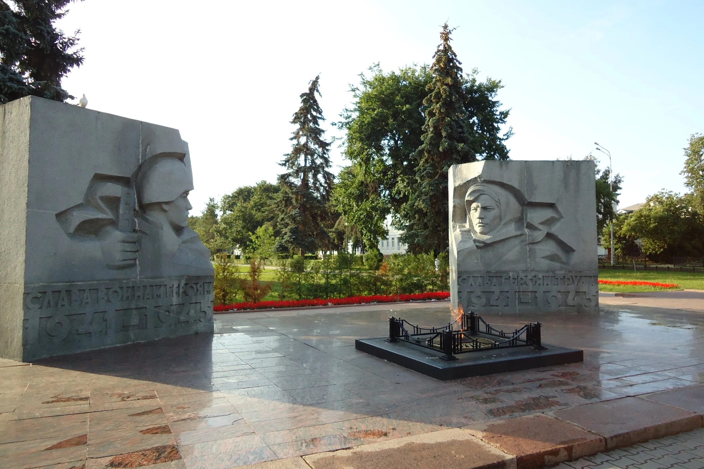 Памятник истории регионального значения. Ярославль памятник воинам 1941-1945. памятники великой отечественной войны 1941-1945 в ейске. памятник-монумент в честь боевой и трудовой славы ярославцев в годы. памятники в самаре героям вов 1941-1945.