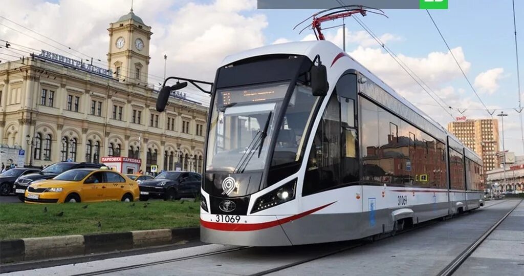 Городской трамвайчик москва. Трамвай alstom в москве. Новые трамваи в москве. Площадь трех вокзалов каланчевская. Современный московский транспорт.
