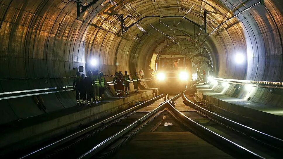 Строительство железных дорог тоннелей. Железногорск-илимский тоннель жд. Манский железнодорожный тоннель. Сычуань "небесная дорога". Бескидский тоннель.