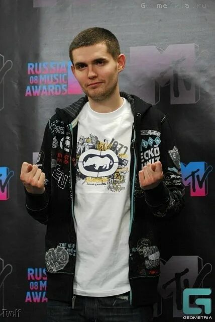 Noize mc постер. Мс трафарет. Мс трафарет песни. Мс трафарет. Мс трафарет фото.