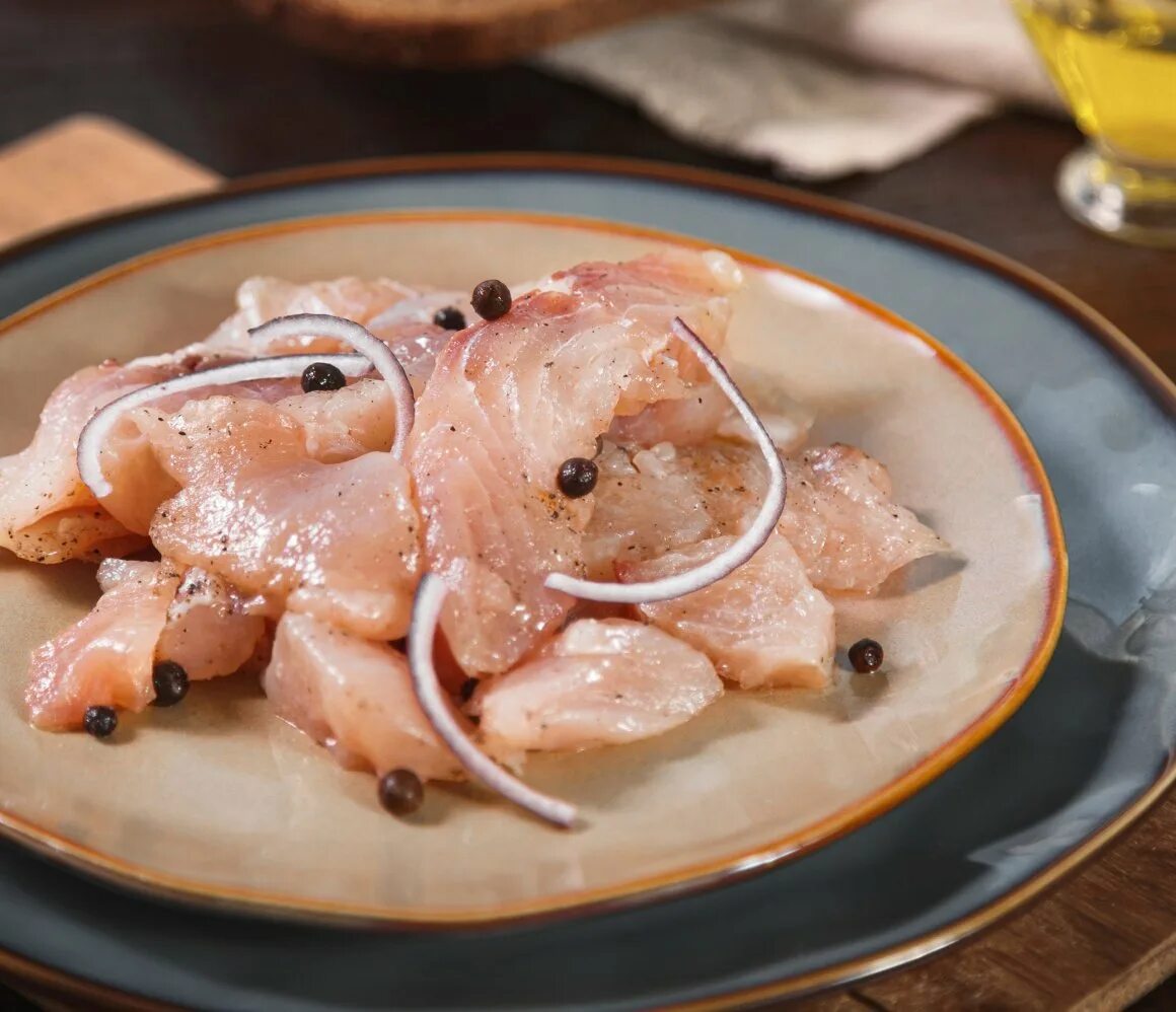 Сугудай из нельмы. Салат из креветок под майонезом. Сугудай из муксуна. Сугудай из муксуна. Нельма сагудай.