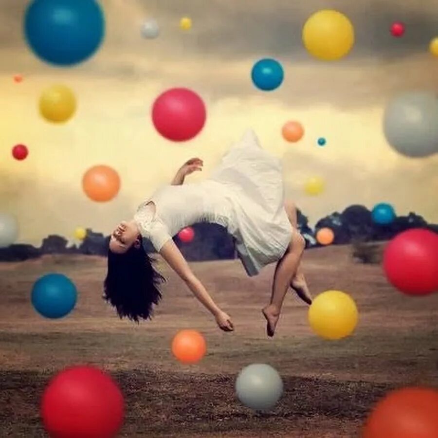 Танец с шарами. Воздушные шары танцы. Танцевать с шарами. Шары для танцев.