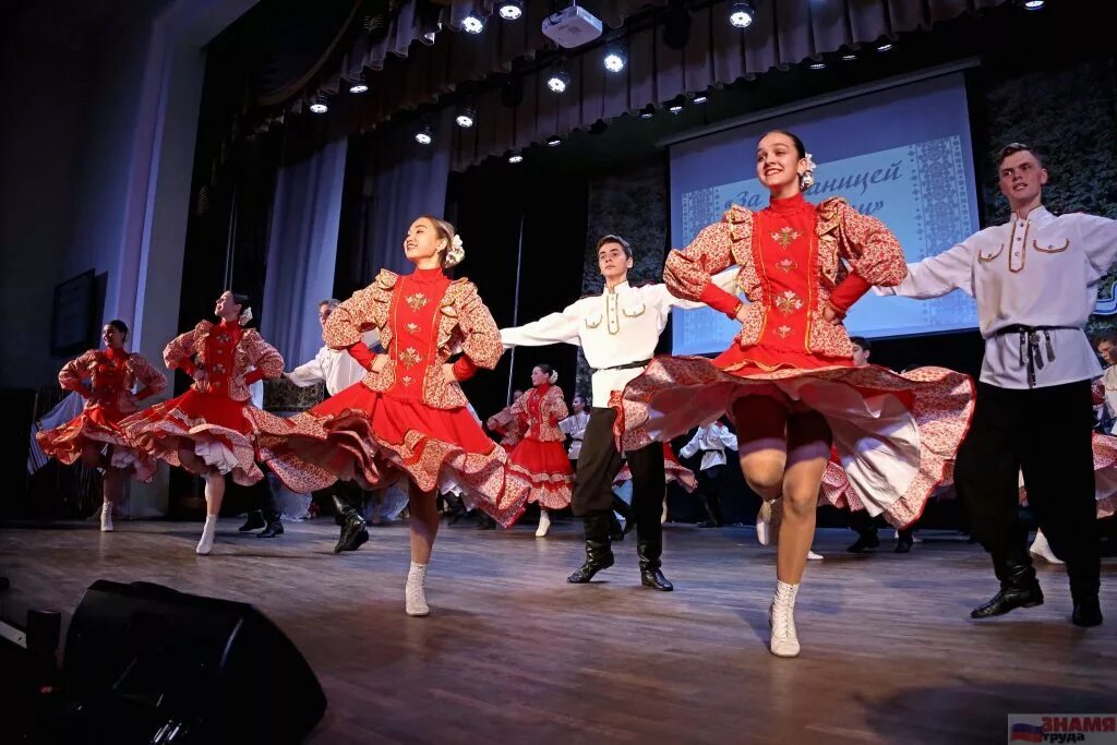 Возникновение танца. Истоки танца. Славянский народный танец. Образцовый ансамбль народного танца истоки тимашевск. Ансамбль народного танца истоки брянск.