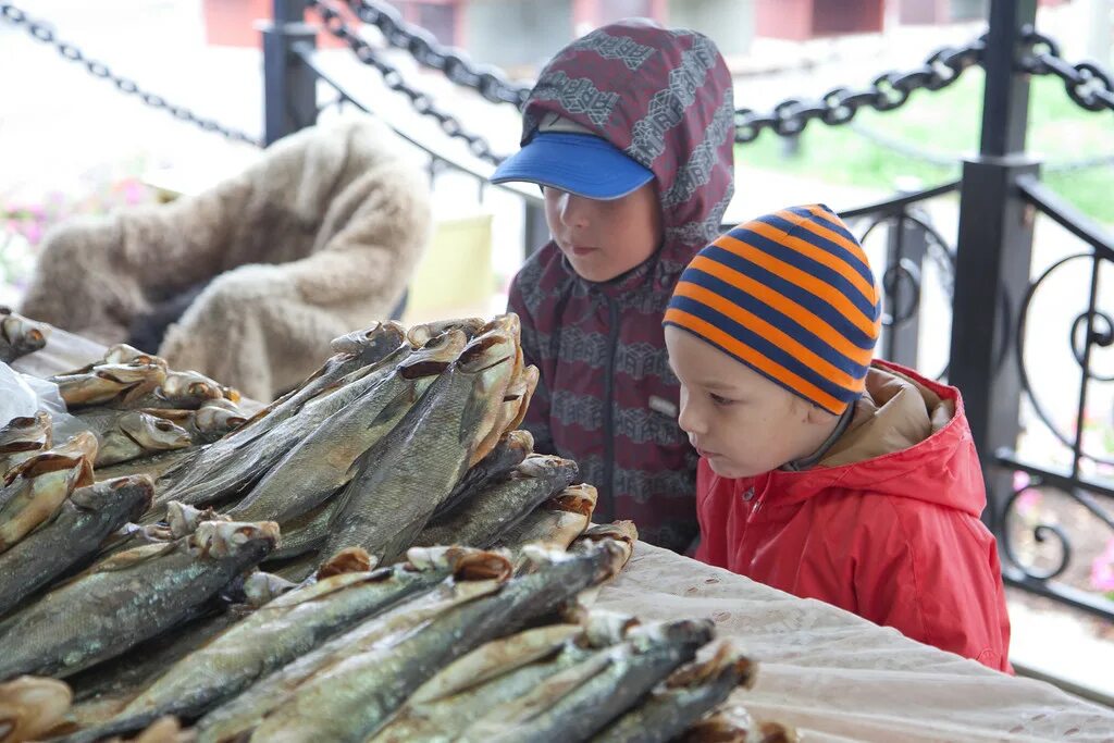 Объявления куплю рыбинск. Мытный рынок в Рыбинске рыба. Мышкин рыбный рынок. Рыба в Мышкине. Рыбный рынок в Угличе.