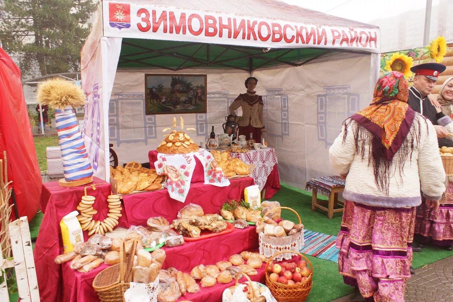 Липецке подворье. Стол для ярмарки. Украсить палатку на ярмарку. Ярмарка украшений. Украшение палатки на ярмарку сельских поселений.