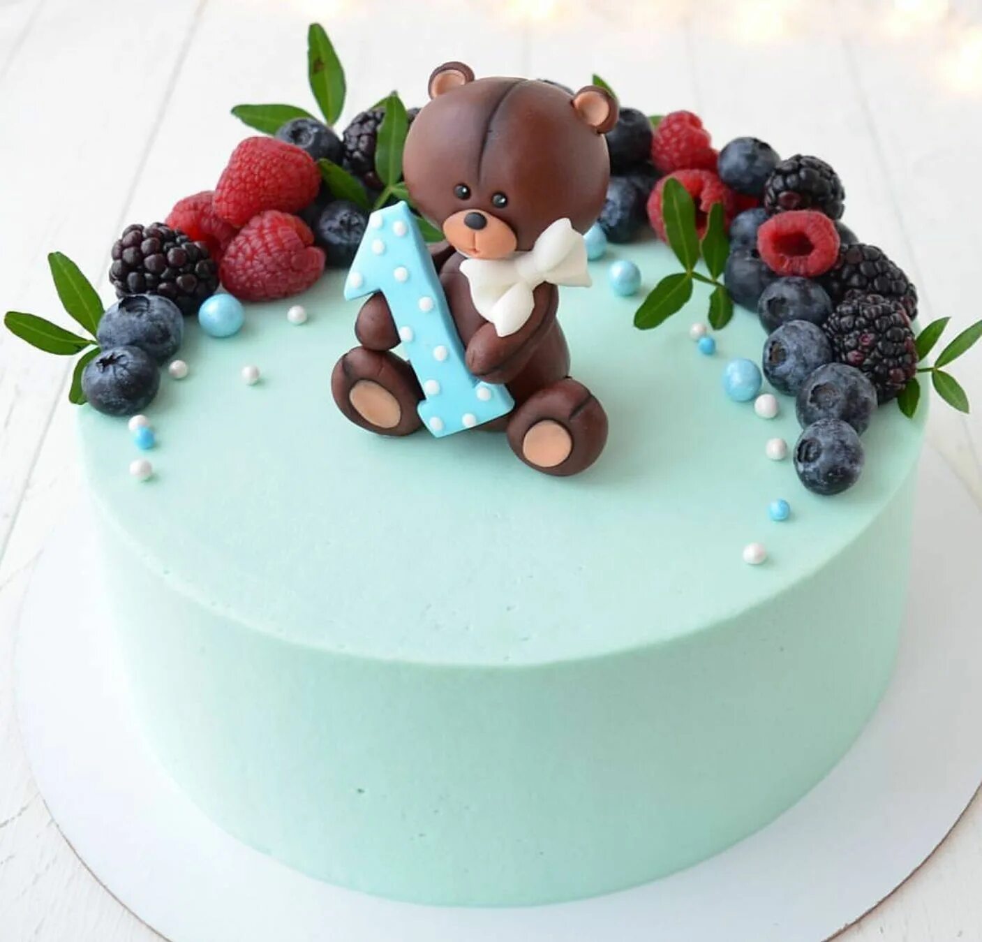 торт без мастики. торт с ягодами и фигурками. детские торты без мастики. красивый детский торт. детский торт с ягодами.