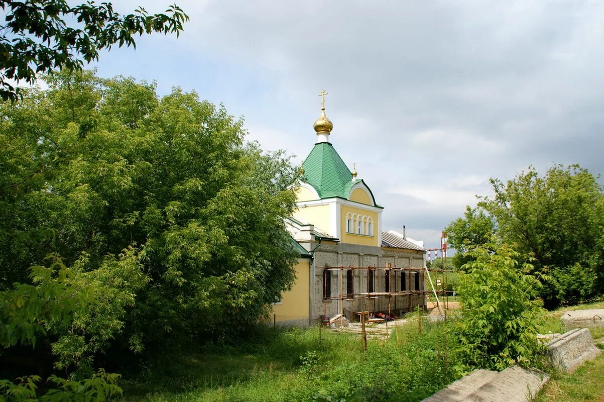 Живоносный родник. Храм на святом озере в Косино. Церковь на святом озере в Косино. Храм Живоносный источник в Косино. Успенская Церковь в Косино.