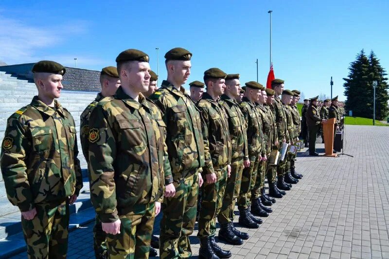 Минское политическое военное училище. Военная комендатура табличка. Форма комендатуры. Военная комендатура. Лагерь гвардеец балахна.