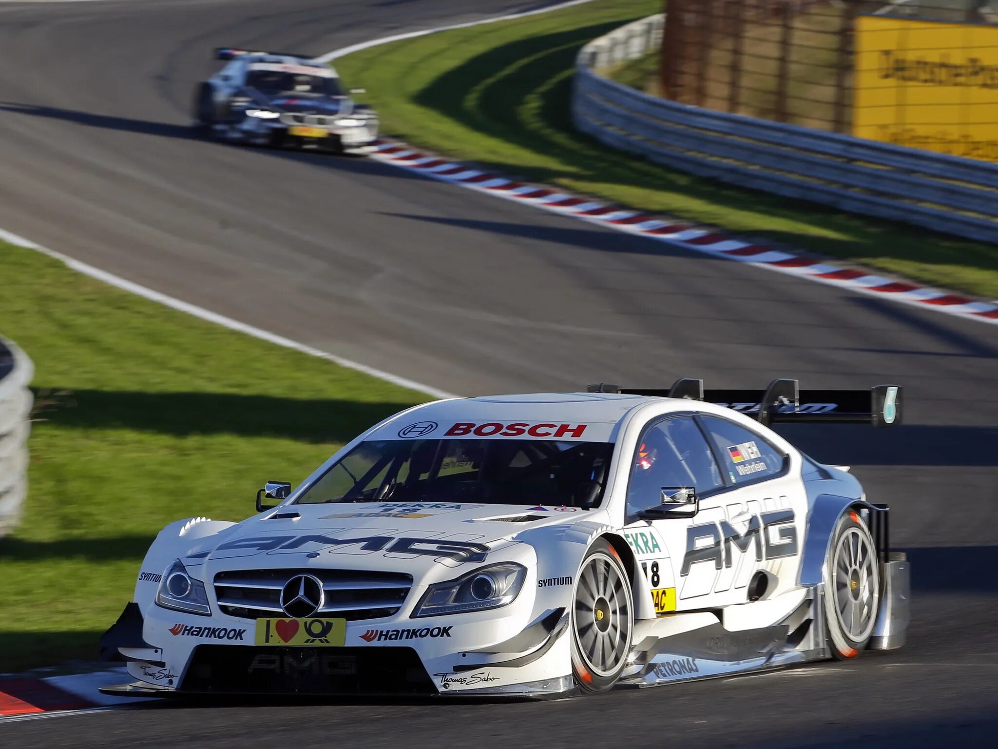 Гонки амг. Mercedes benz amg gt3 bwt. Гонки амг. Mercedes sls amg gt3. Mercedes benz sls amg gt3.