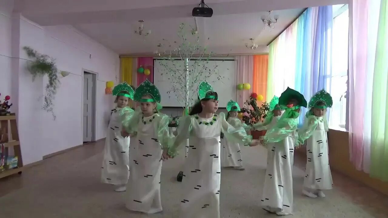 Танец во поле березка. Танец у берез. Танцевальные костюмы для детей в детском саду. 2. Хоровод березка.