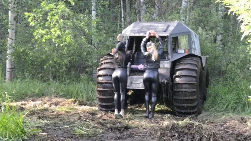 Лютый угар на болотоходе в лесу