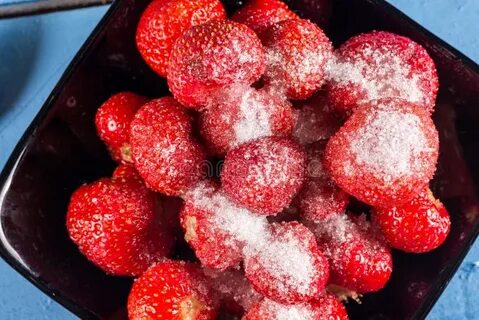 Клубника с сахаром без