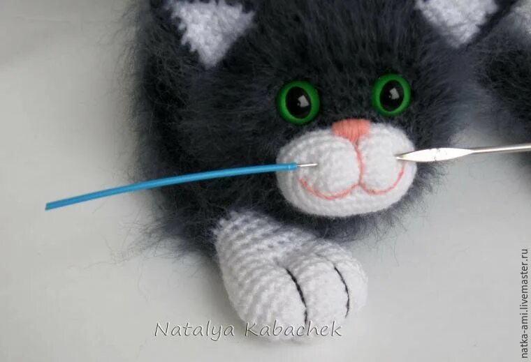 Мордочка кота вязаная крючком. Вязаные прихватки кошки. Мордочка кота крючком. Вязаный котик с мордочкой крючком. Мордочка кота крючком.