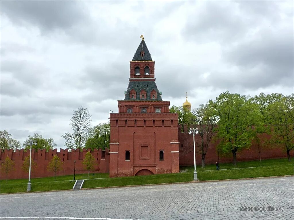 вторая безымянная башня московского кремля. первая безымянная башня московского кремля. москва кремль боровицкая башня. москворецкая башня кремля. какая московская башня самая старая.