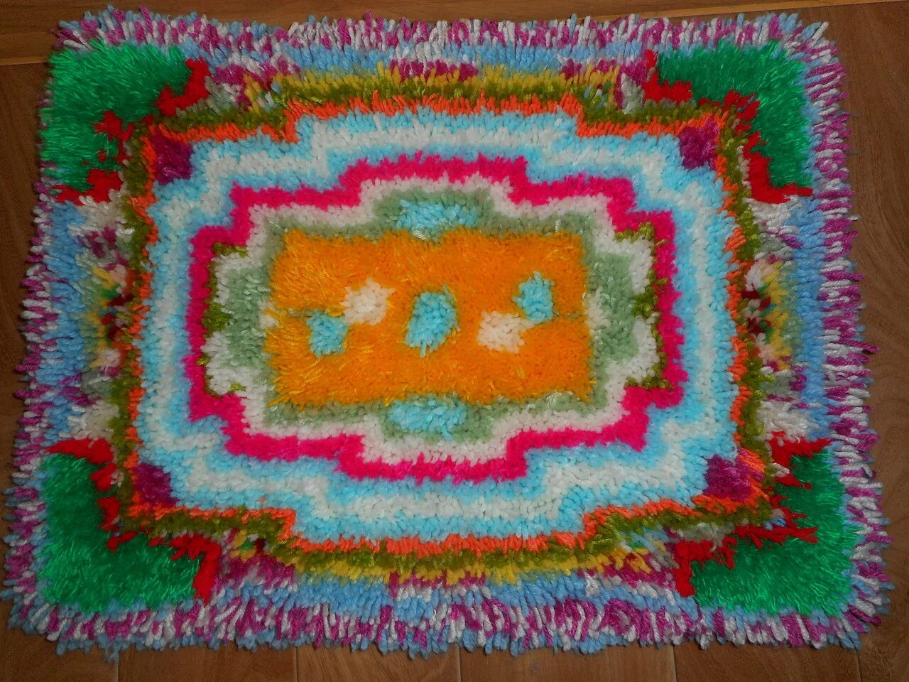 вышивка из остатков мулине. игольница из остатков мулине. утилизация ниток мулине. органайзер для ниток мулине. ткачество на палочках.