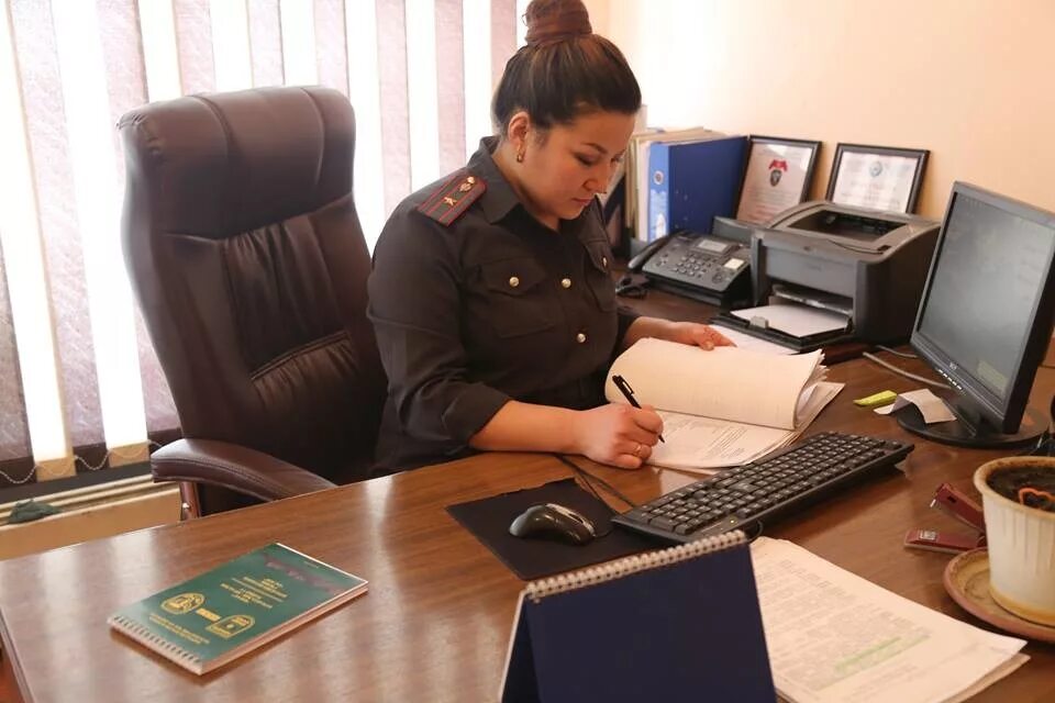 Следователь угро. Оперативный работник полиции. Умвд по пензенской области борзенков дмитрий. Оперативник мвд. Следователь угро.