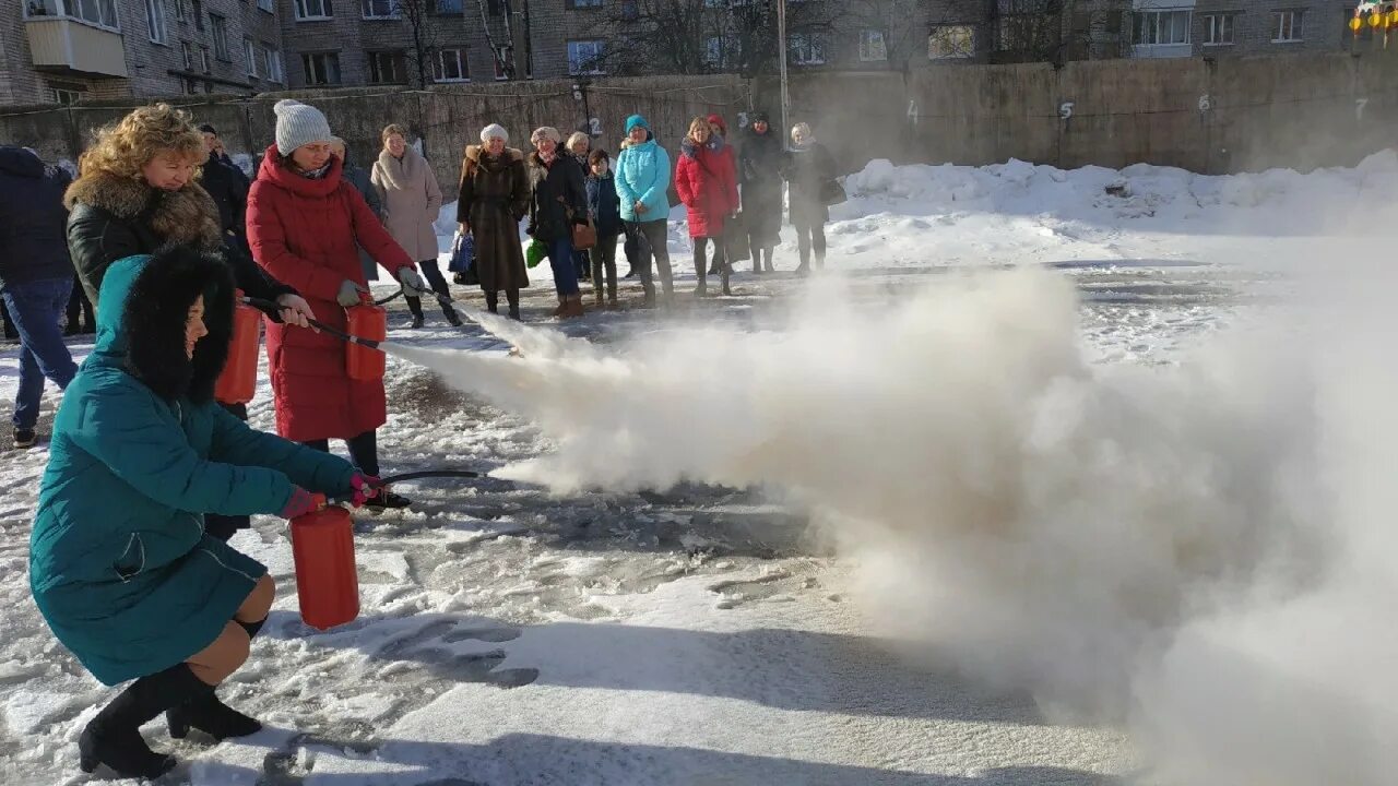 Тренировка тушения условного пожара. Тушение условного пожара. тушение условного очага возгорания.