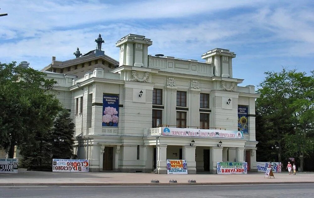 Театр пушкина евпатория афиша. Гортеатр евпатория. Городской театр евпатория. Театр в евпатории афиша. Евпатория.