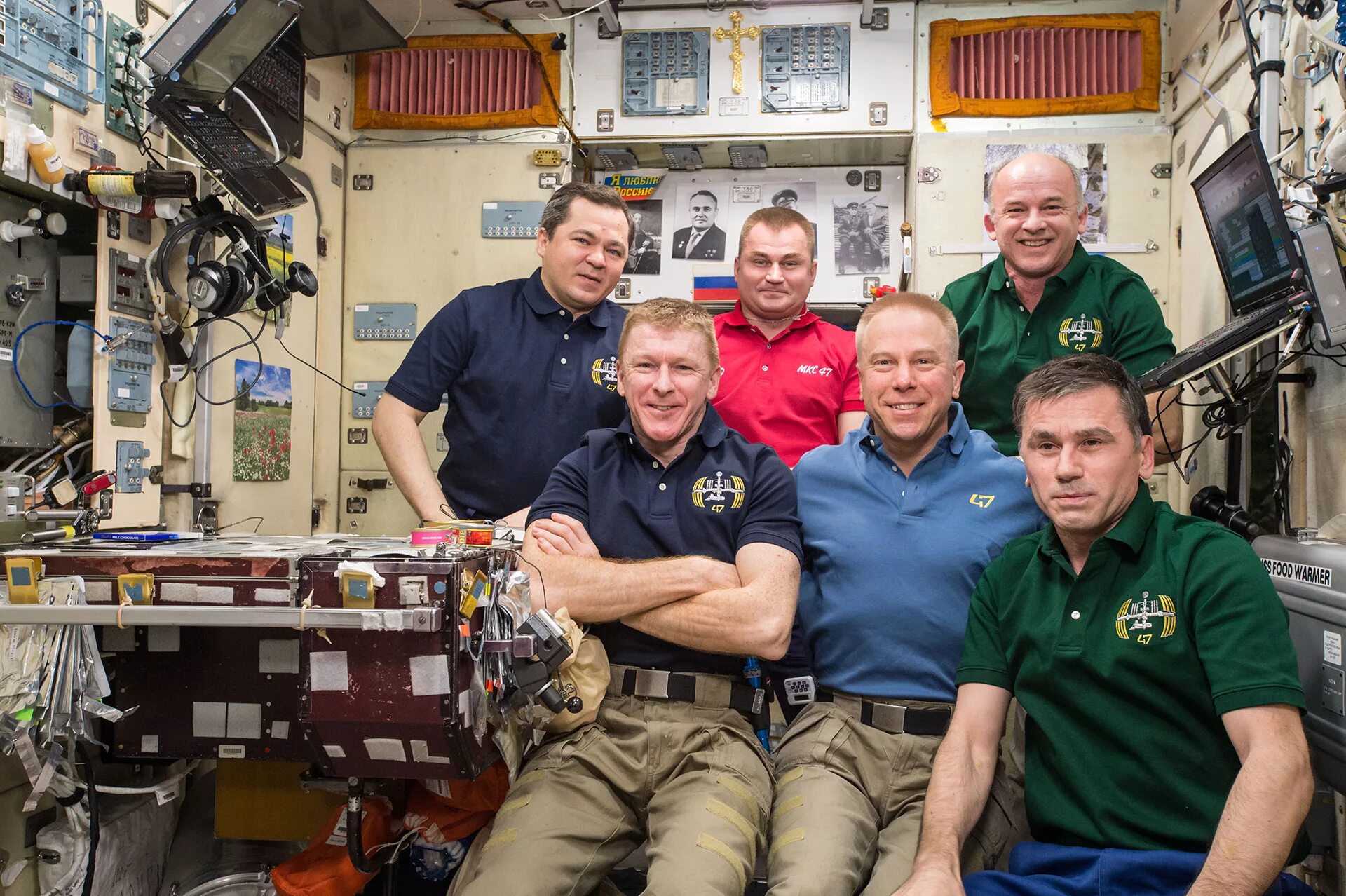 Мкс фото. Международная Космическая станция ISS. Космонавты на МКС международные. Фотографии с МКС. МКС снаружи.