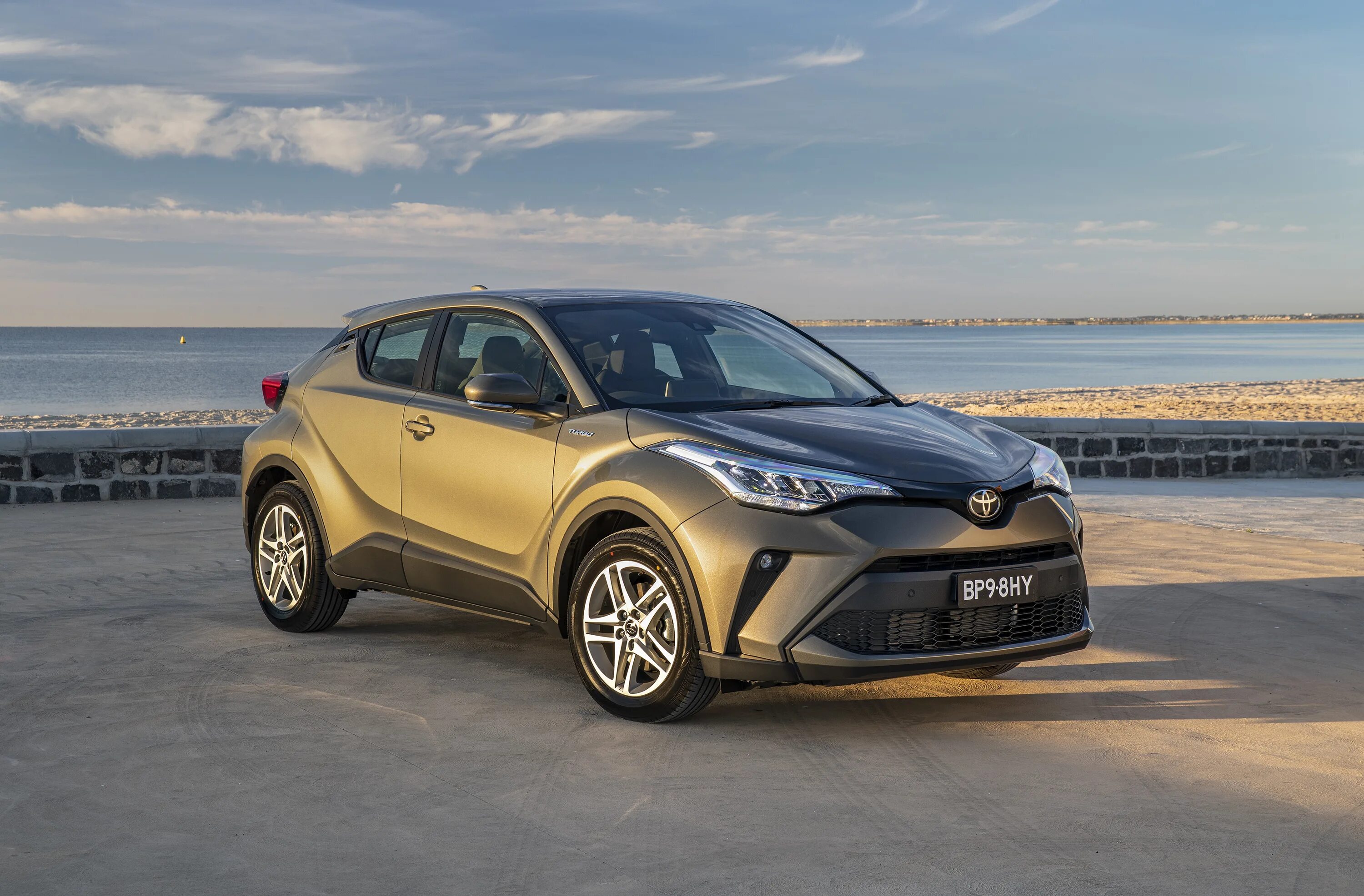 Toyota c-hr 2018. Тойота c-hr 2023 светлосерый. Тойота chr 2019 новый. Тойота си эйч ар. Toyota chr 2018.