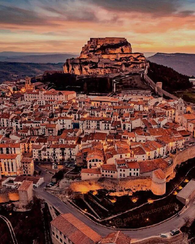 Морелла испания достопримечательности. Morella. Керкира корфу. Morella город испания. Росписи в морелья ла велья, испания.