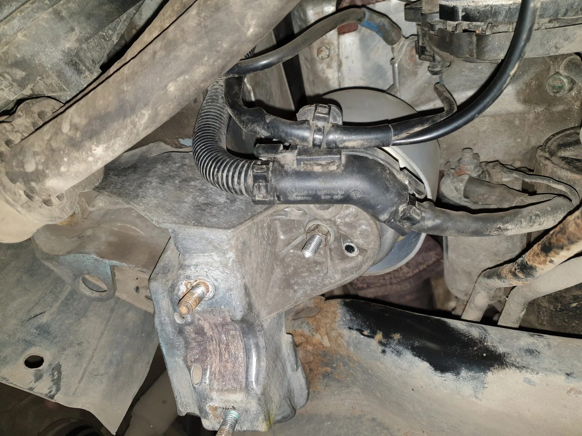 Болт крепления балки ауди 80 б4. Датчик уровня кузова ауди а4 б8. Датчик уровня кузова ауди а4 б8. Рычаг верхний ауди а6. Датчик уровня кузова g78 ауди.