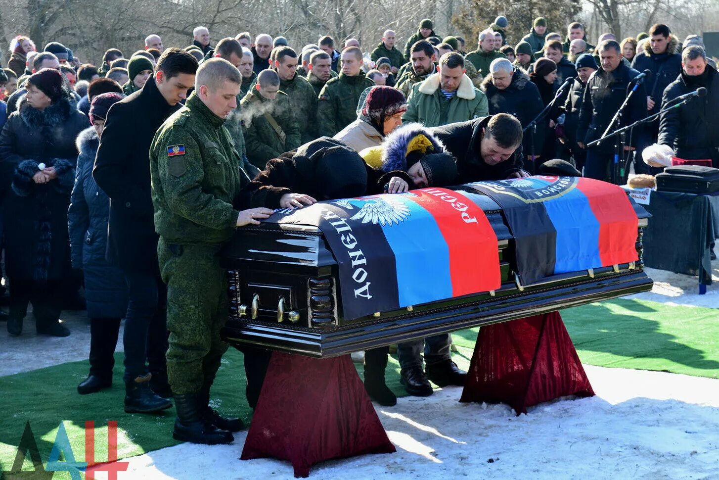 Могилы гиви моторолы захарченко. Гиви моторола захарченко. Гиви донбасс. Могила гиви. Гиви похоронят.