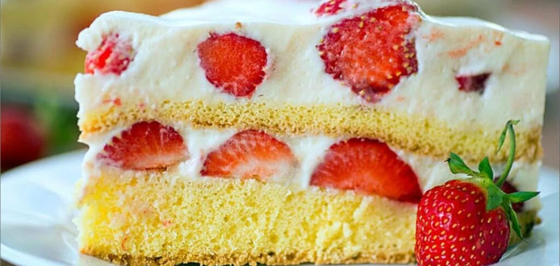 клубнично йогуртовый торт.