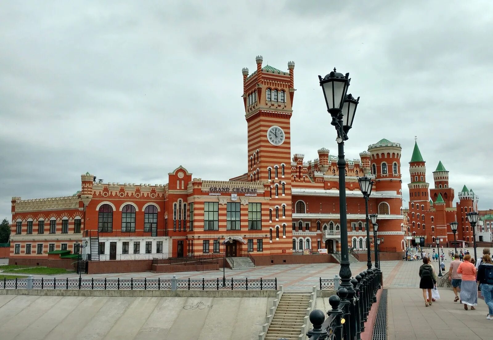 Йошкар-ола часы 12 апостолов. Часы 12 апостолов в йошкар оле. Комплекс 12 апостолов йошкар-ола. Часы 12 апостолов в йошкар оле. Патриаршая площадь в йошкар-оле 12 апостолов.