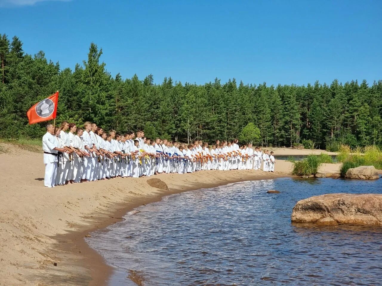 Дол счастливое. Лагеря в Ленинградской области. Лагерь в Ленобласти. Ленинградский лагерь Ладога. Счастливый день лагерь СПБ.