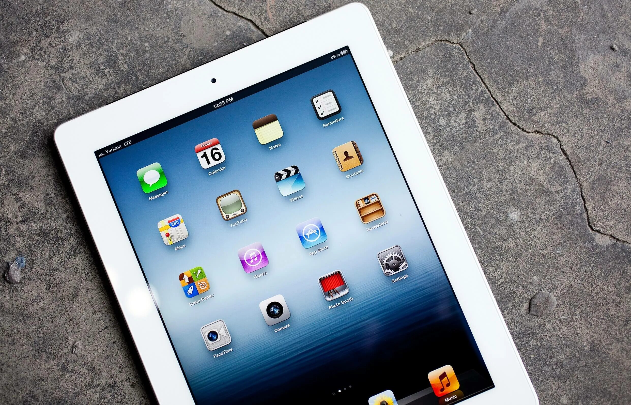 Взять айпад. Ipad mini 1-го поколения. ipad a2107. айпад 2012. новый айпад.
