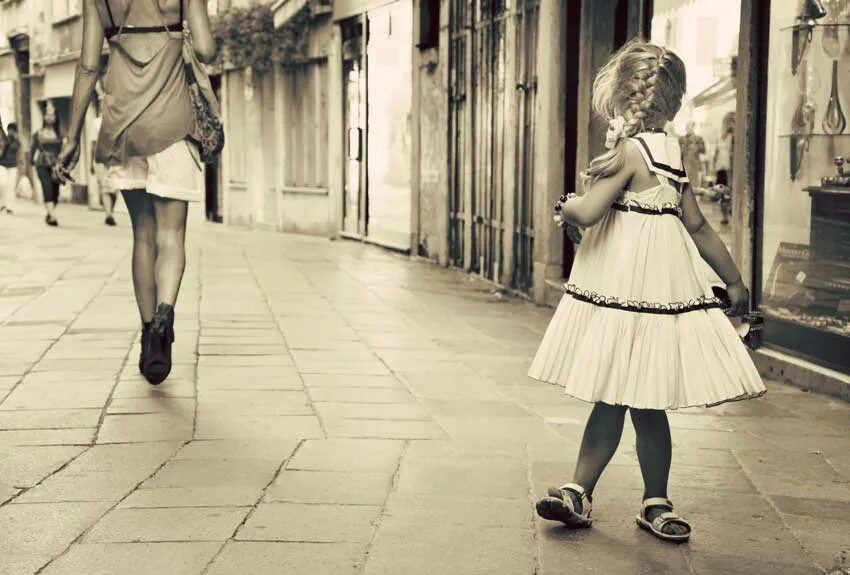 Подражание моде 10 букв. Коллекция prada 2009. Прада весна лето рекламная кампания. Prada осенняя коллекция. Подражание моде 10 букв.