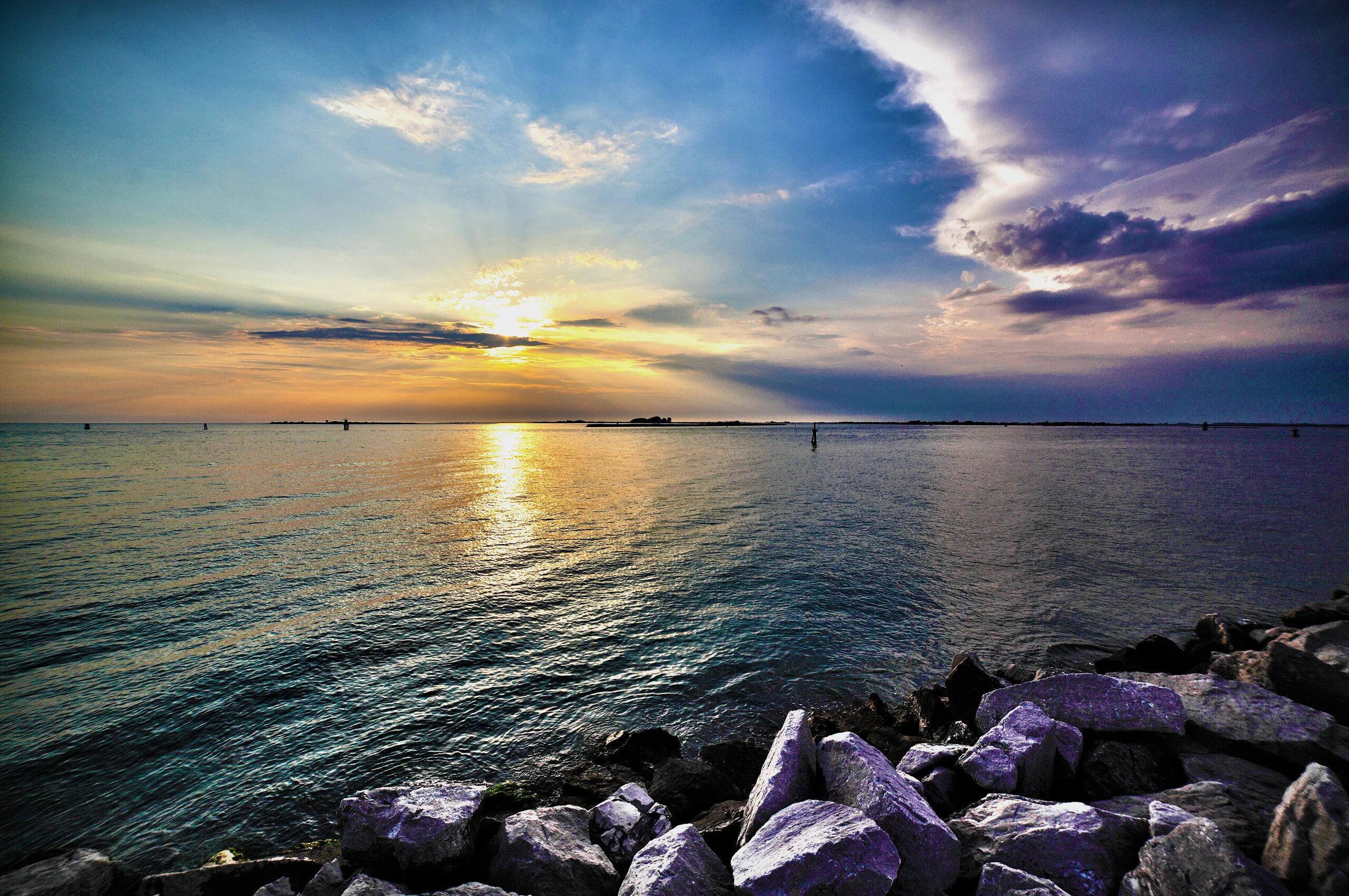 Красный океан и голубой океан. Море гладь песня слушать. Закат на море гладь. Море гладь песня слушать. Море гладь передо мной.