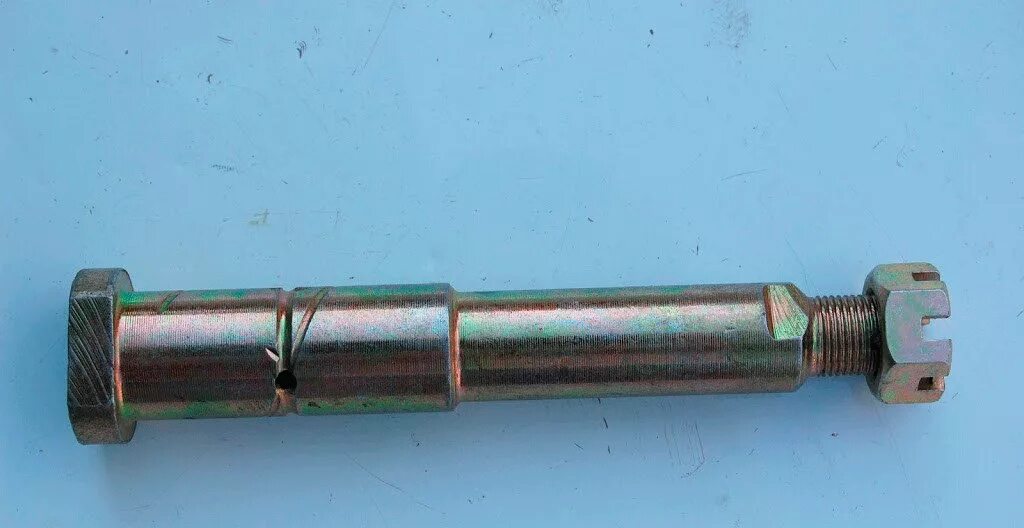 Ось камаз-6460 стабилизатора (оао камаз) 6460-2916075,. Болт колеса камаз 6520 задний. Ось 6460-2916075. Ось стабилизатора 6460-2916075. Болт переднего стабилизатора камаз 5490.