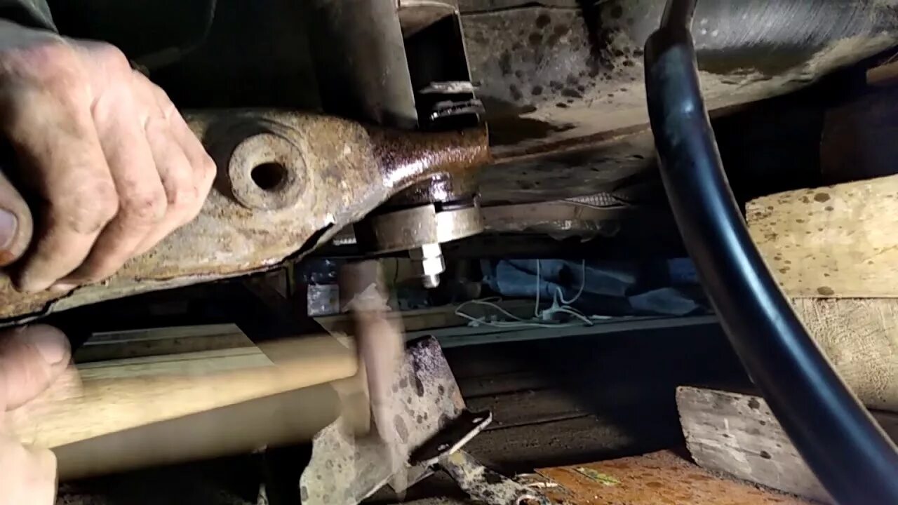 Как заменить сайлентблоки на рено Замена сайлентблоков подвески кабины! Renault Premium, 9,9 л, 2005 года своими